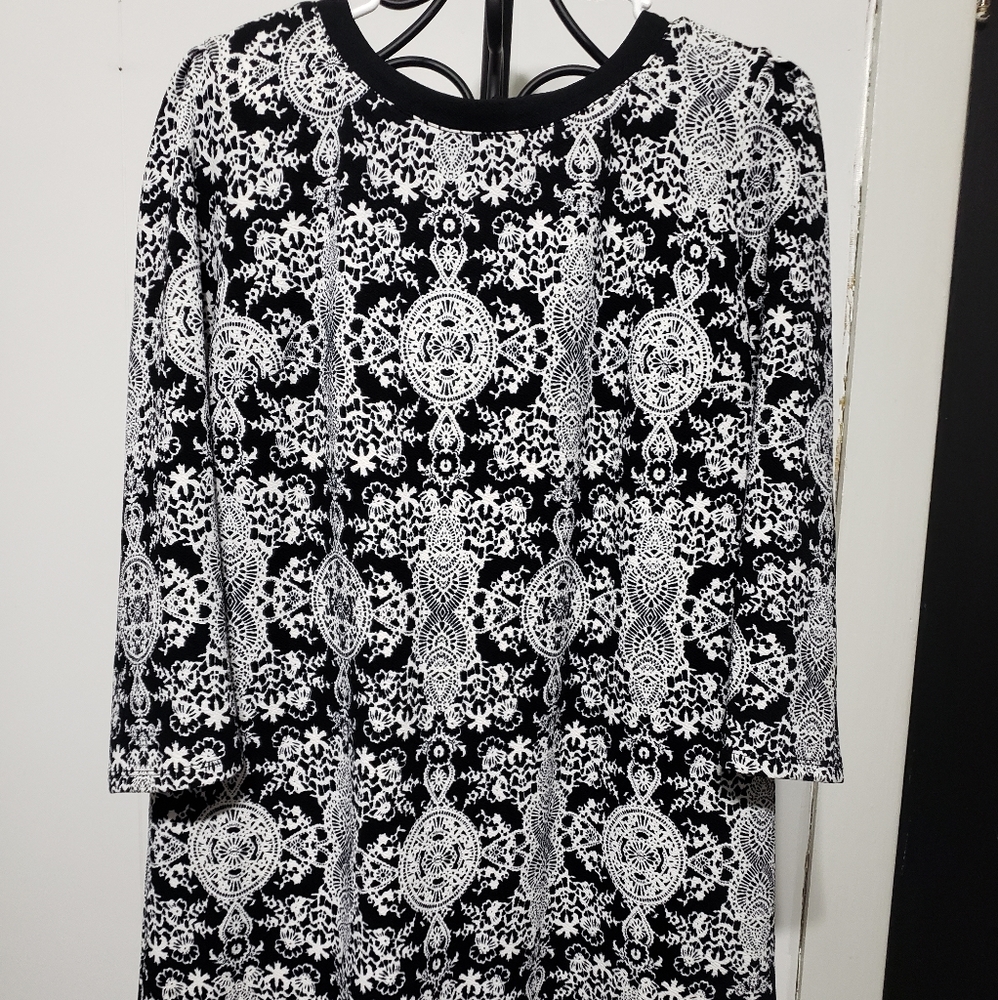 B&W zip dress